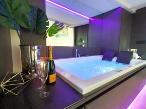 Отель LUX- Spanish Steps 60A Luxury Suite Apartment  Рим